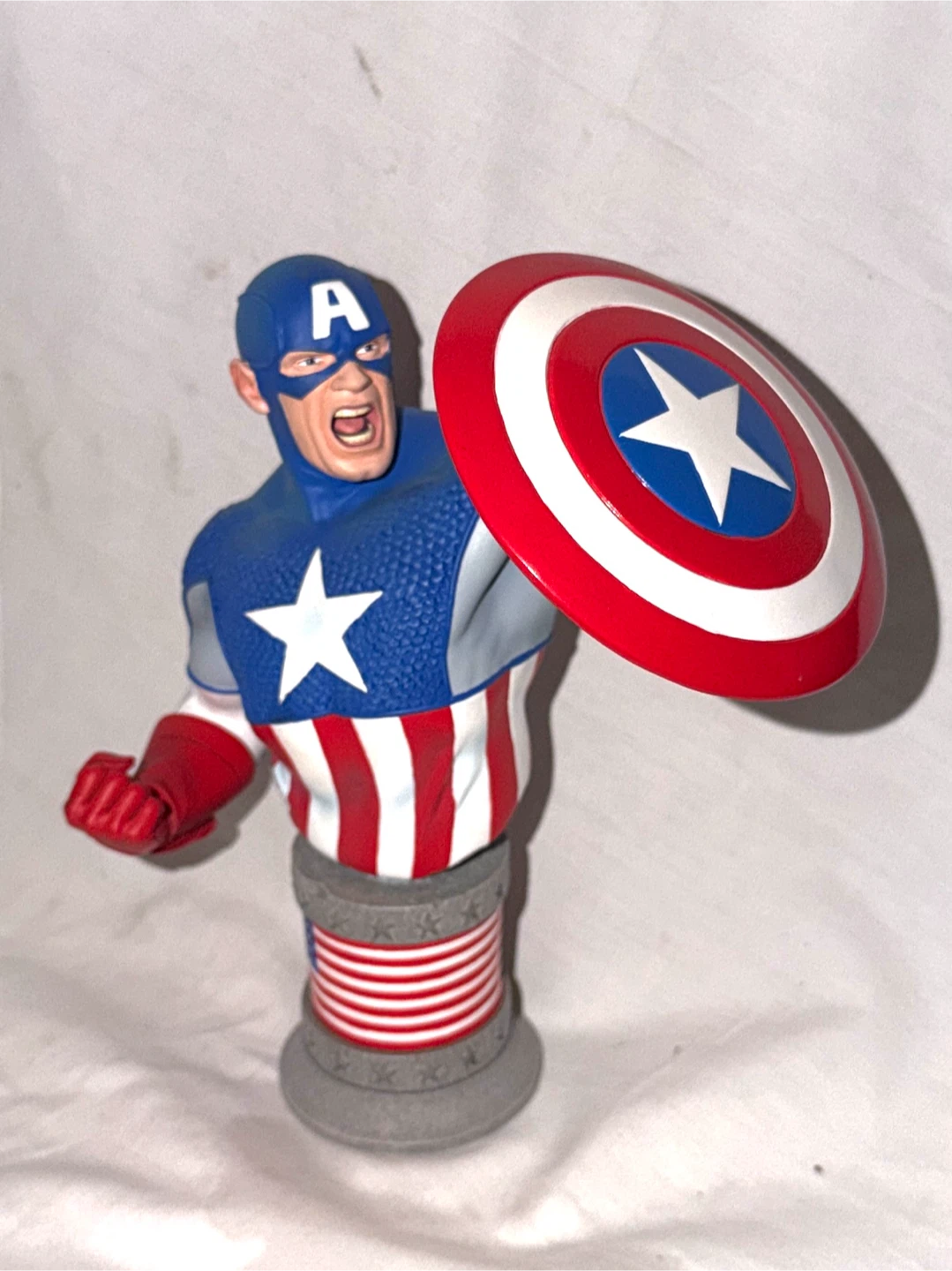 Marvel ultimate Captain America Bust Ststue modern - photo 2