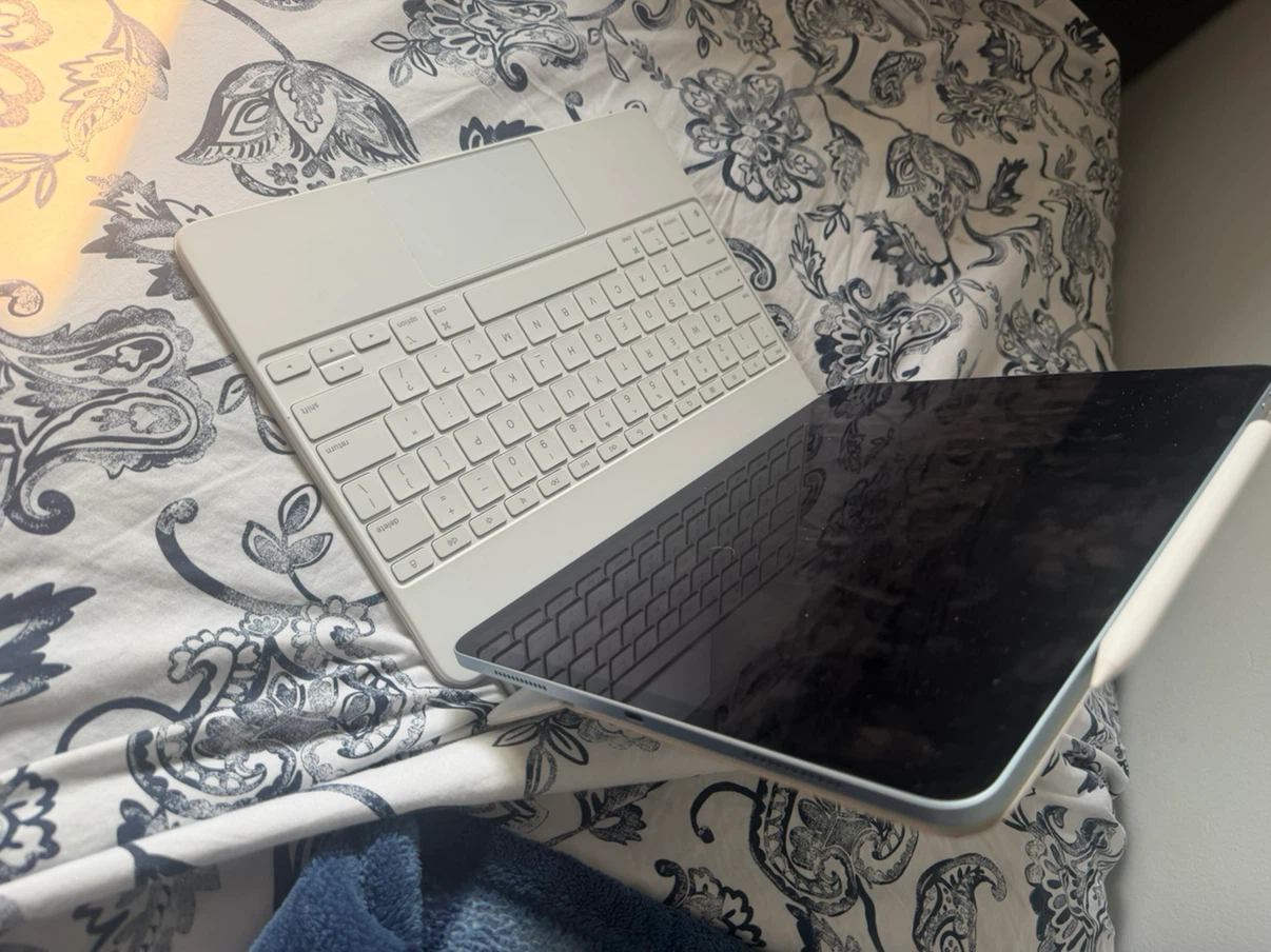 13-inch iPad Air  Magic Keyboard for iPad Air   Apple Pencil Pro - photo 3