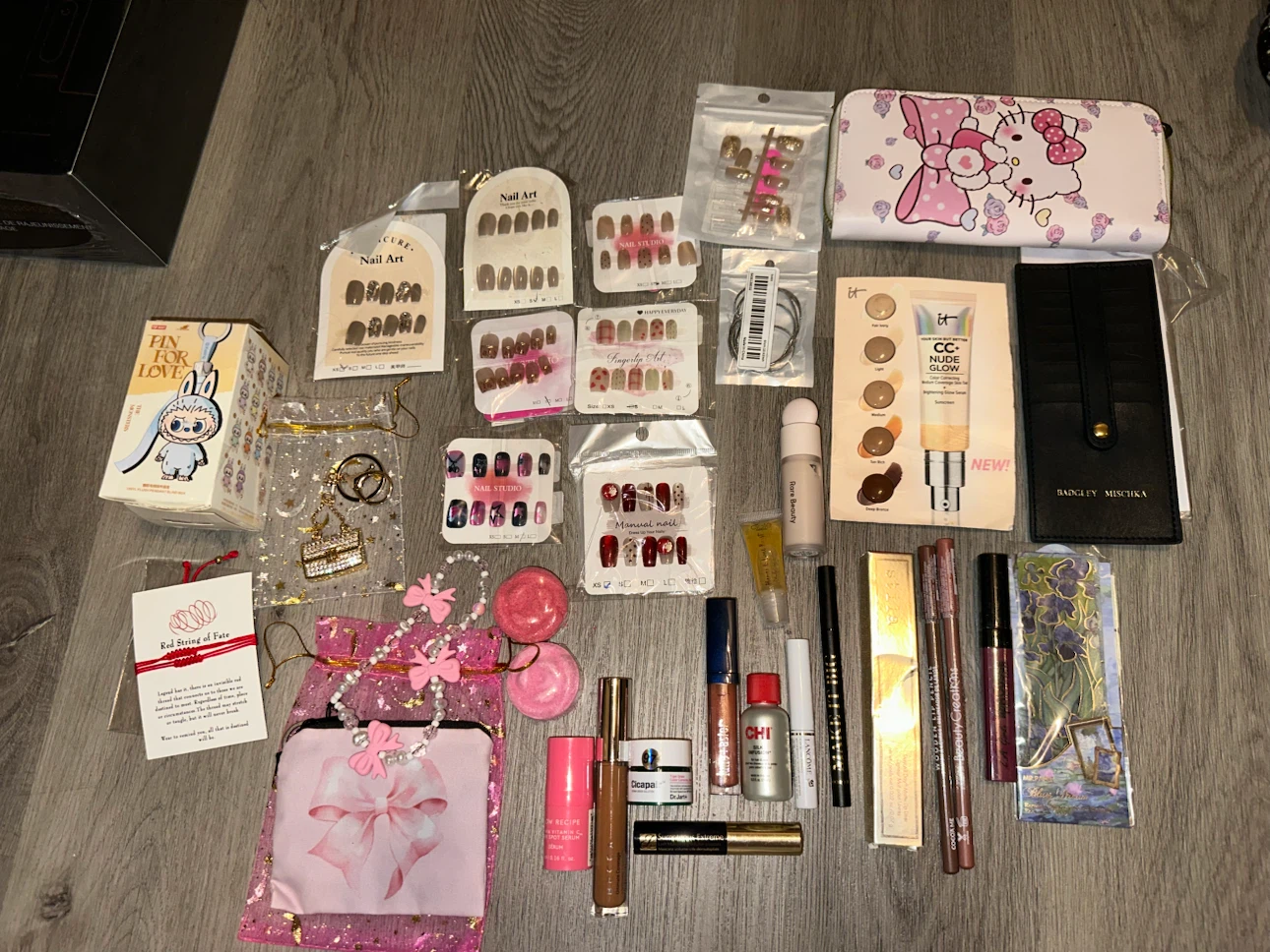 NEW Beauty + Hello Kitty Gift Bundle #13 – Makeup and More - photo 2