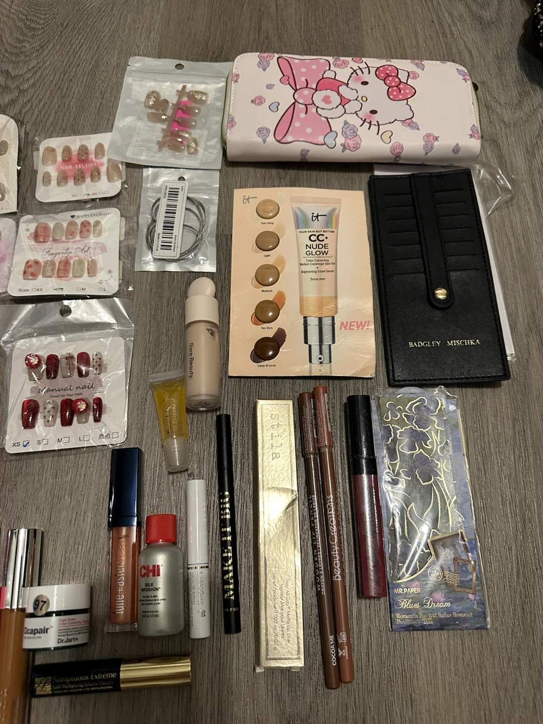 NEW Beauty + Hello Kitty Gift Bundle #13 – Makeup and More - photo 5