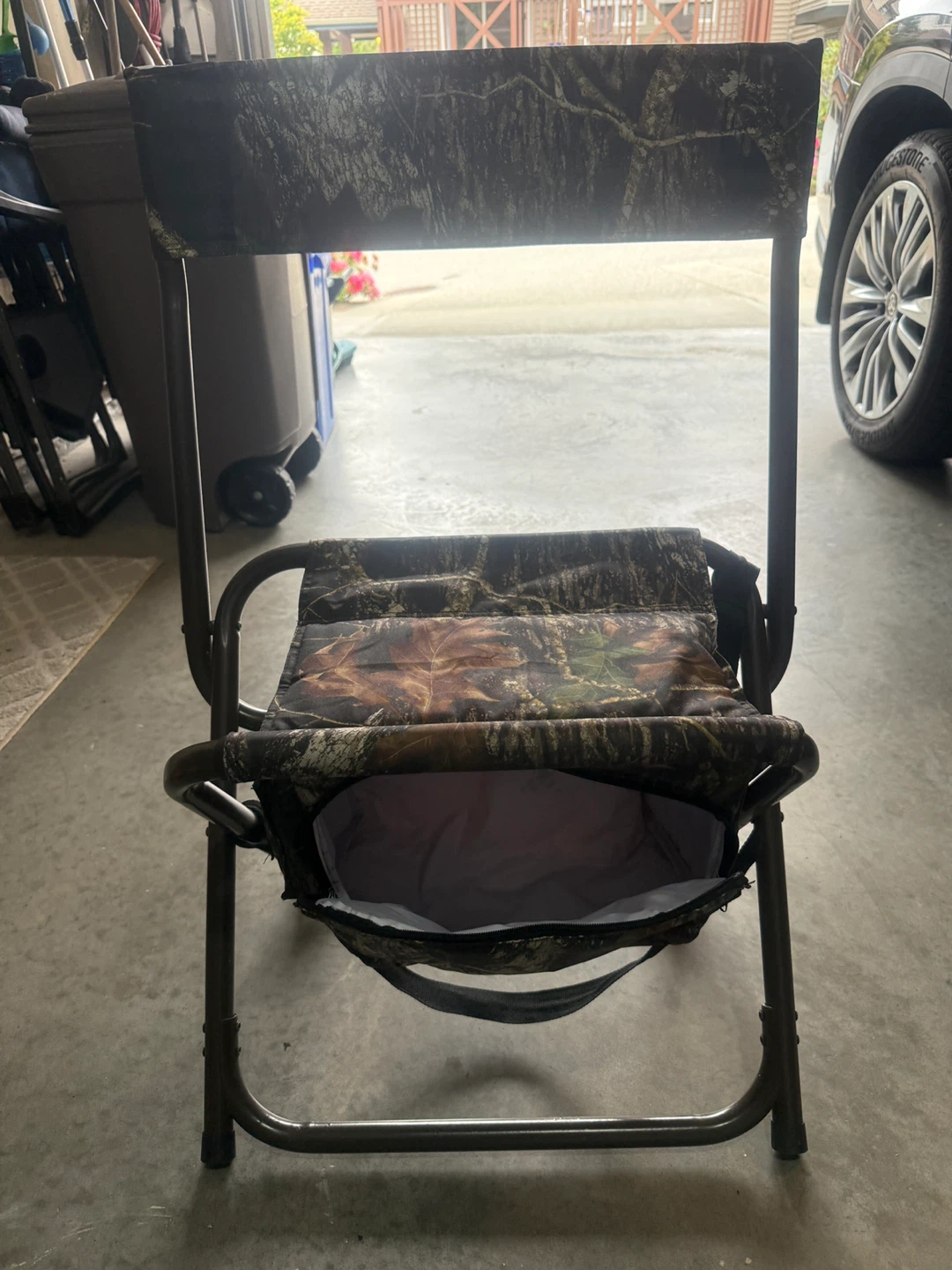Folding Chair with a cooler bag and strap - photo 3