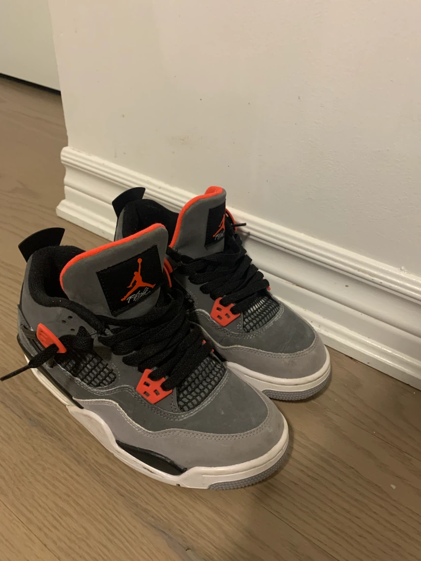 Air Jordan 4 Retro 'Flight' Sneakers