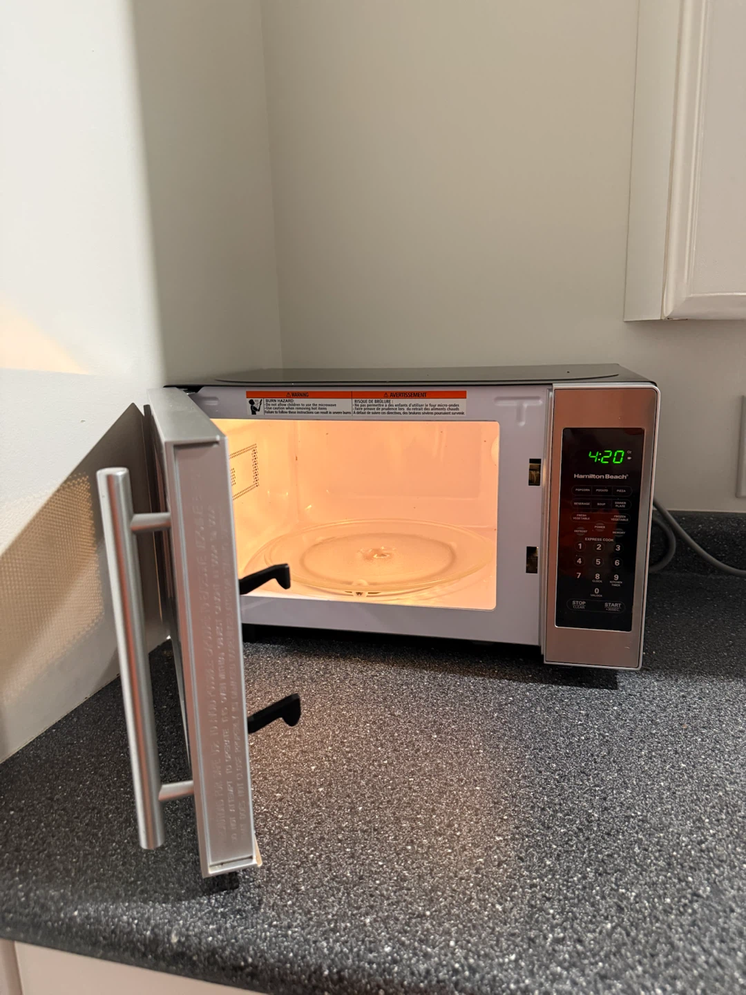 Hamilton Beach Microwave – Compact Size - photo 2