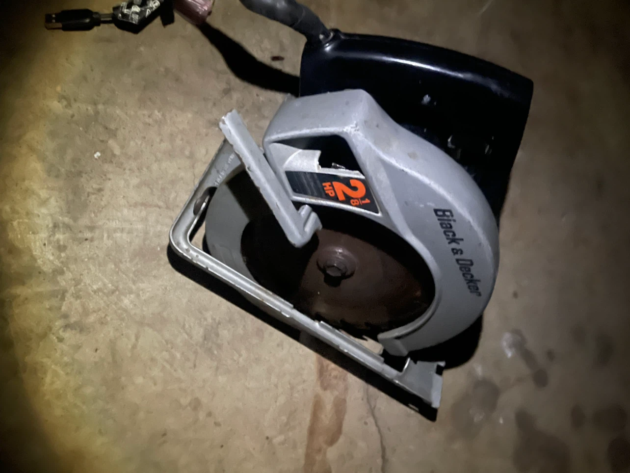 Black & Decker 2 HP Circular Saw - photo 2