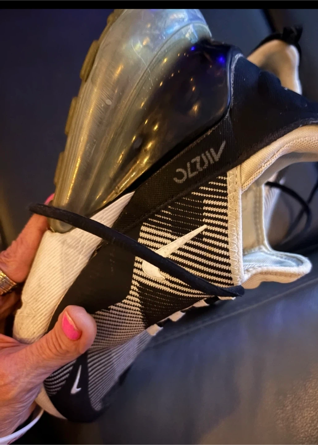 Nike Air Max 270 Shoes - photo 4