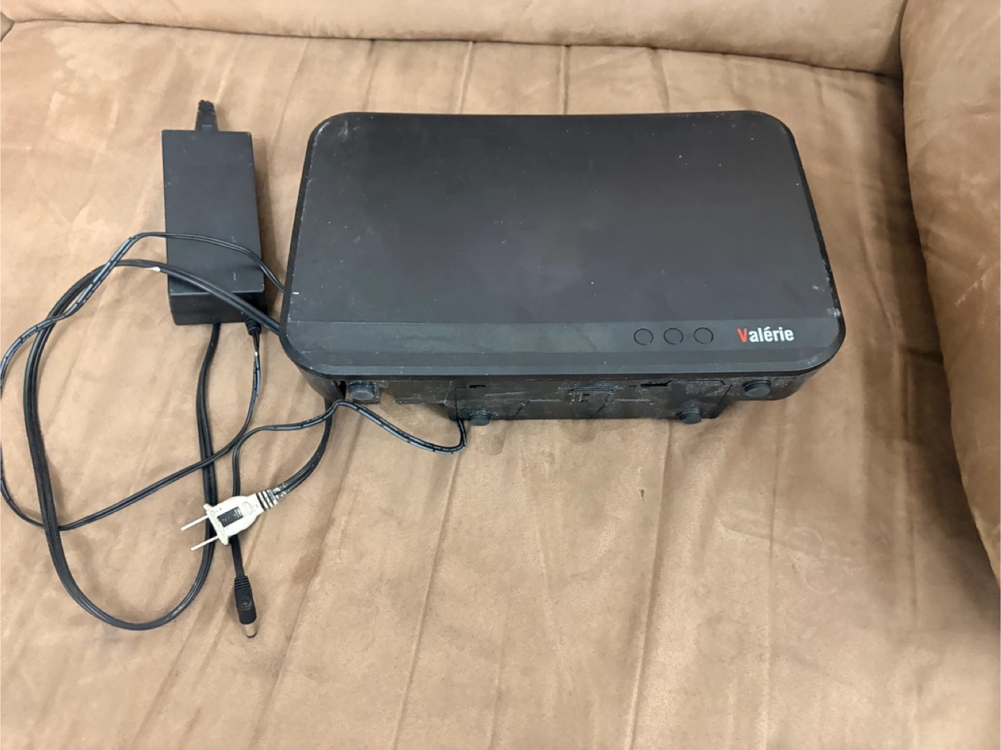 Valérie Black Router with Power Adapter