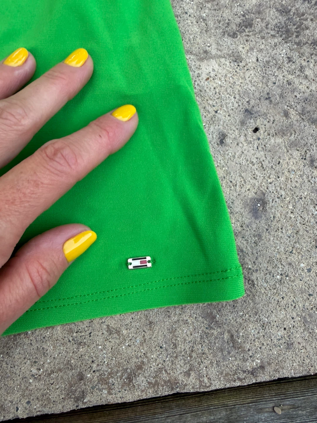 Tommy Hilfiger Green T-Shirt - Size Medium - photo 2