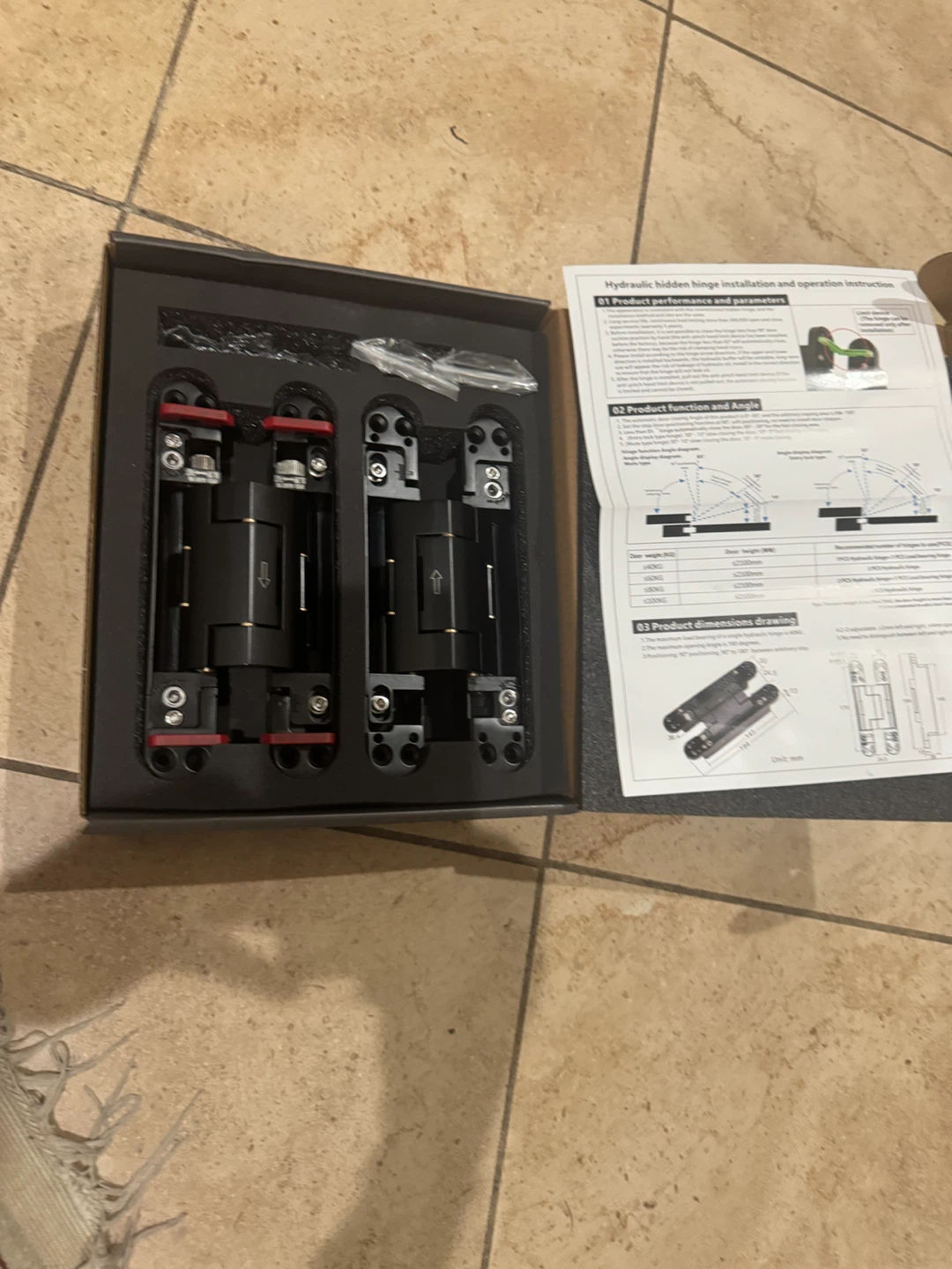 Hydraulic hidden hinge