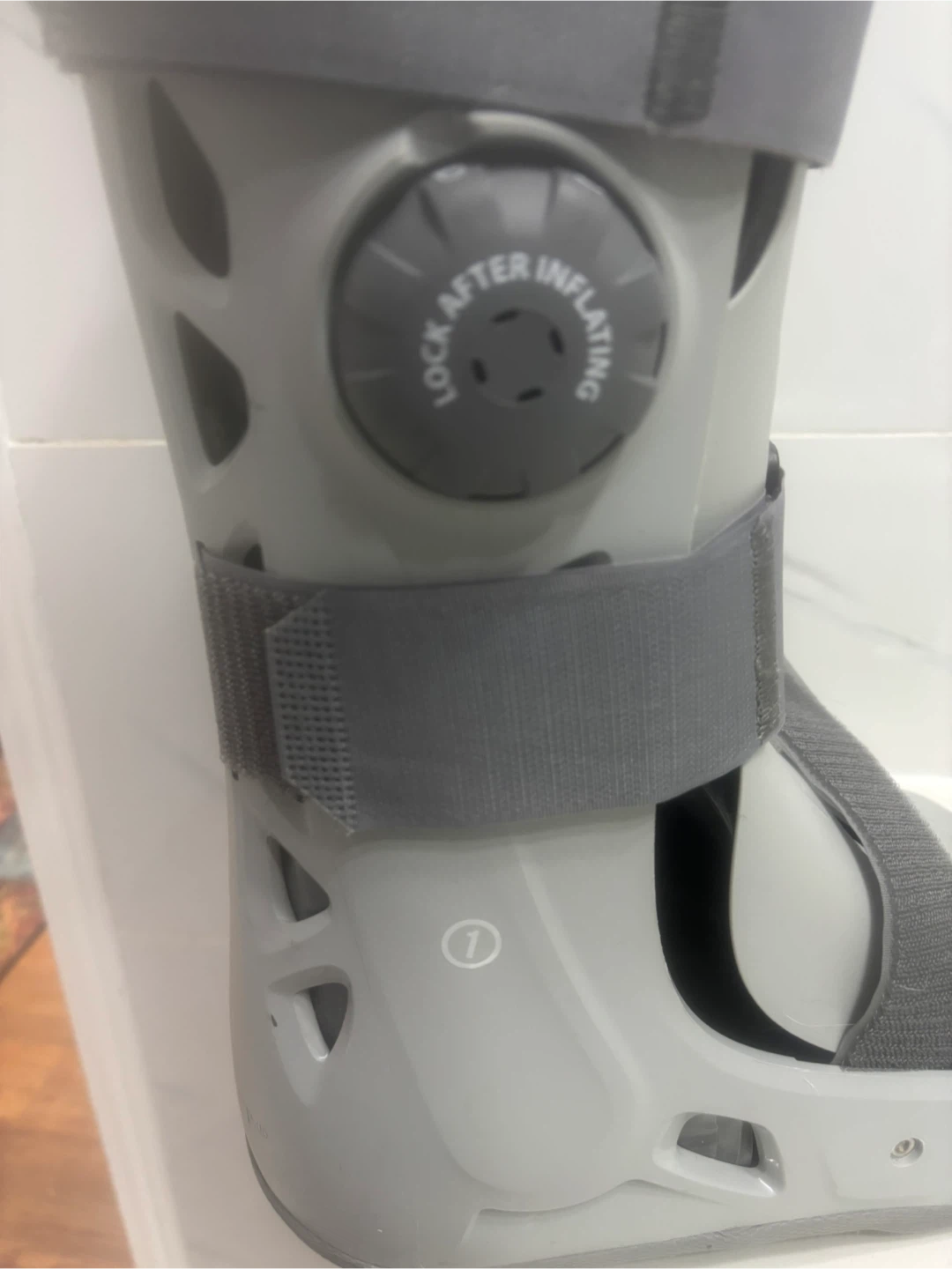 Aircast Walking Boot Size 3