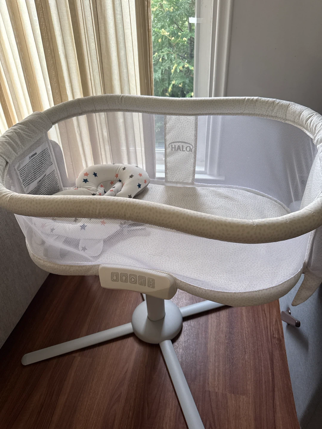 HALO BassiNest Swivel Sleeper – Excellent Condition