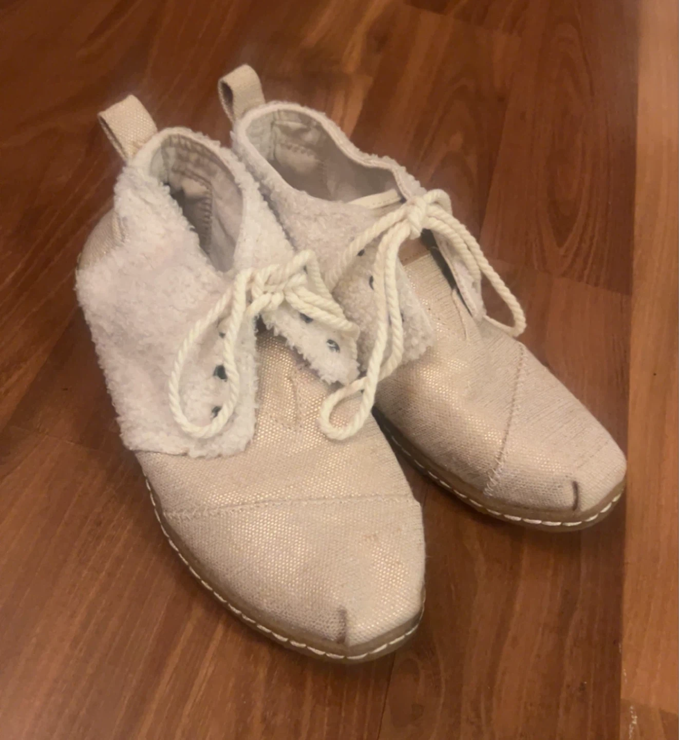 TOMS Cream Shoes - Size 7.5