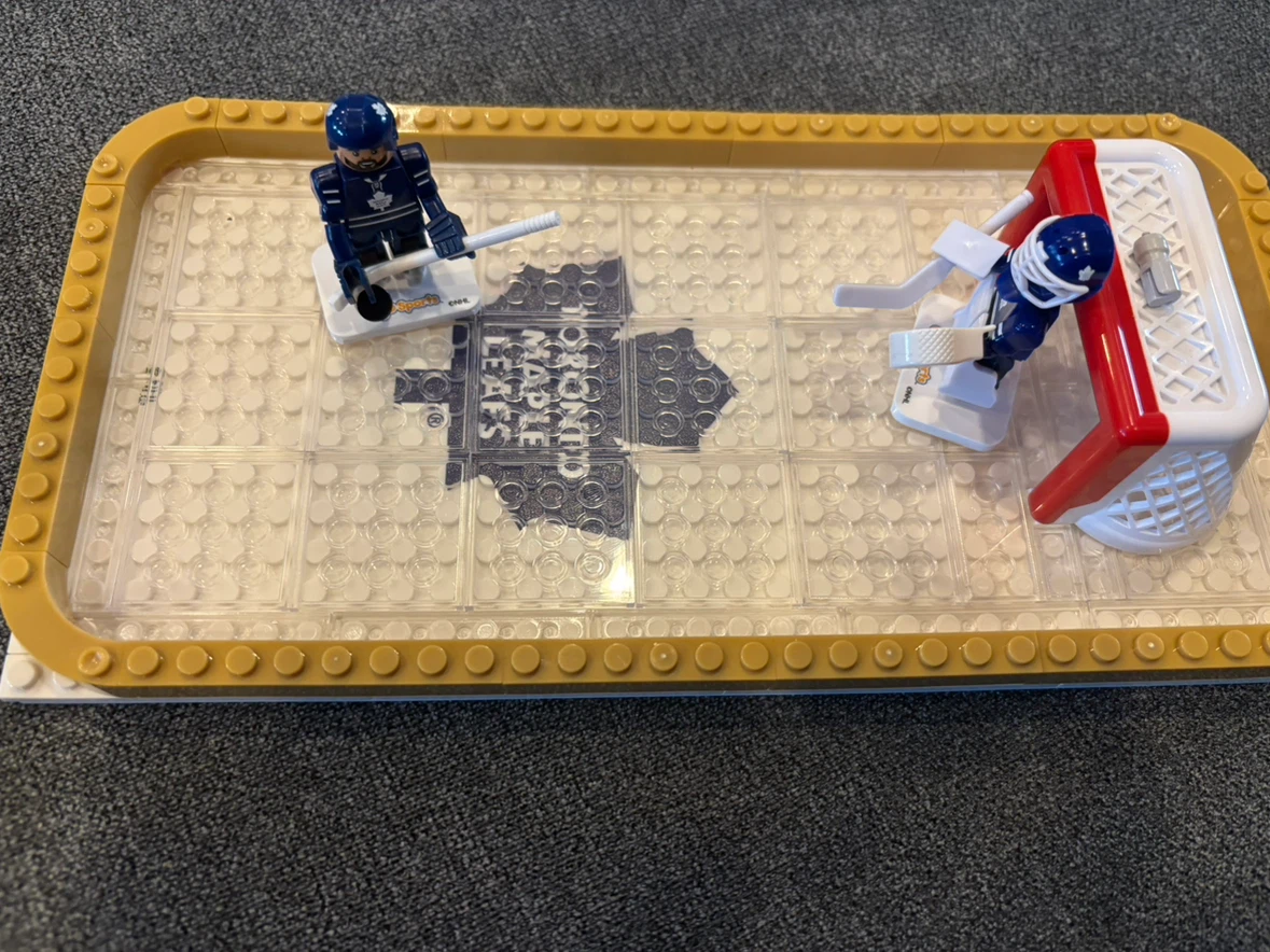 Oyo Sports Toronto Maple Leafs Backyard Rink - photo 3