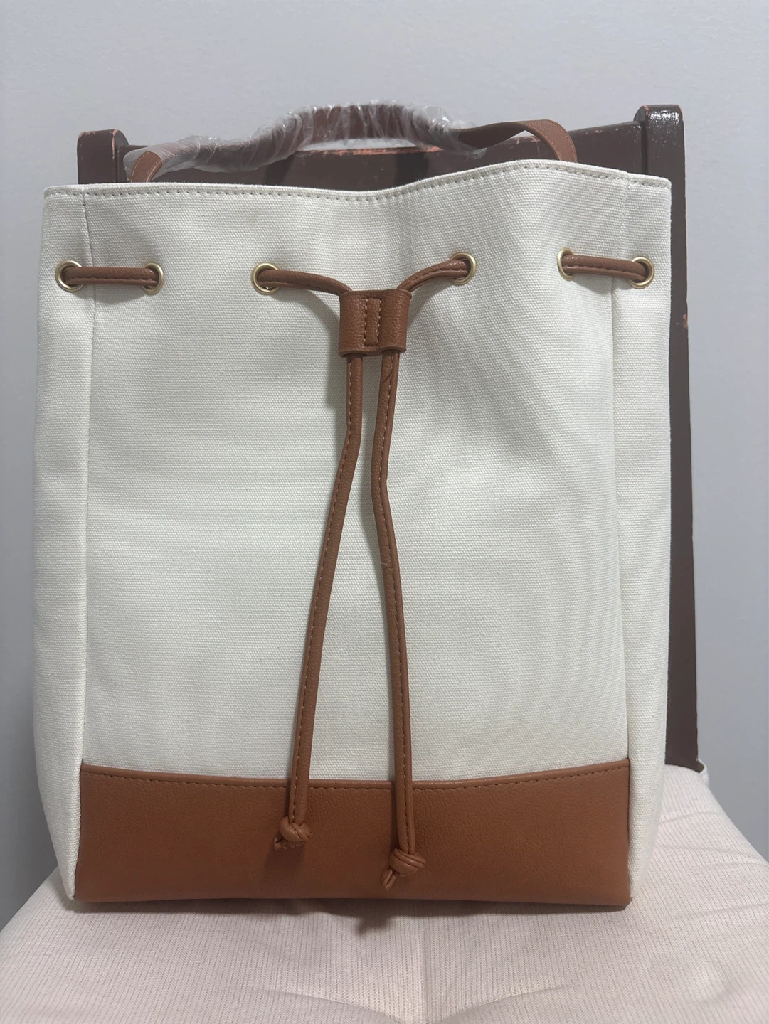 White and brown bucket bag