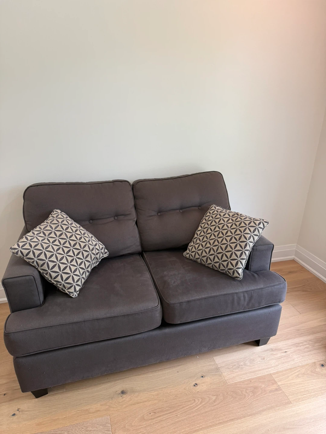 Gray sofa and love seat in excellent condition - photo 2