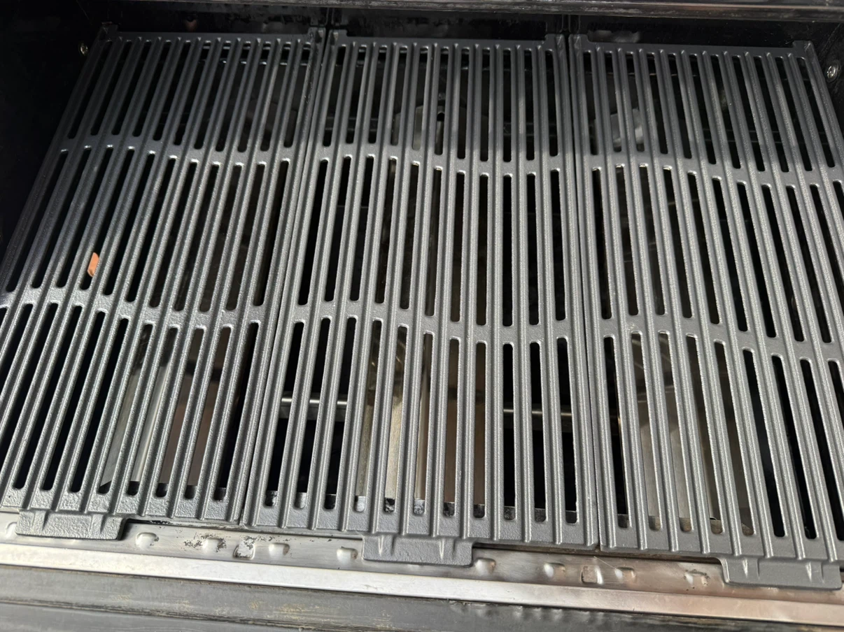 Coleman 4-Burner Propane Gas Grill with Side Burner - photo 4