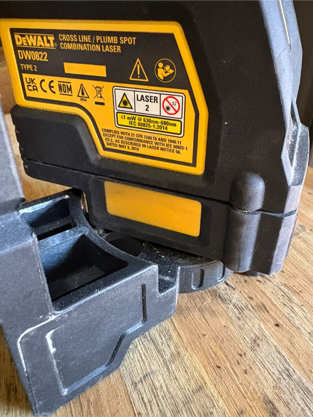 DeWalt DW0822 Cross Line Laser Level - photo 5