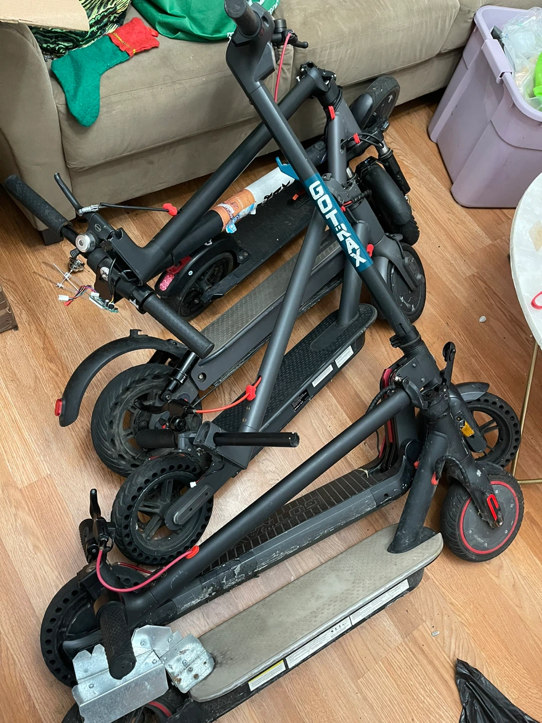 Electric Scooters  for parts or repair (Set of 6) - photo 3