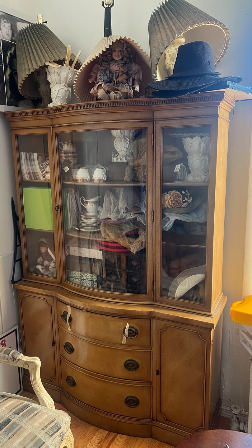 Vintage Drexel China Cabinet - photo 2