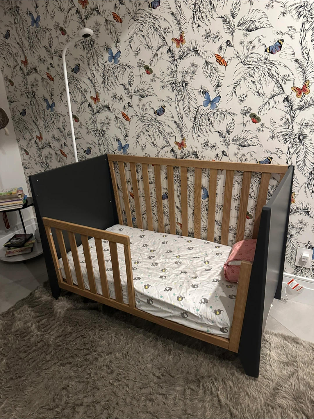 Transition crib and toddler bed with matching dresser - photo 4