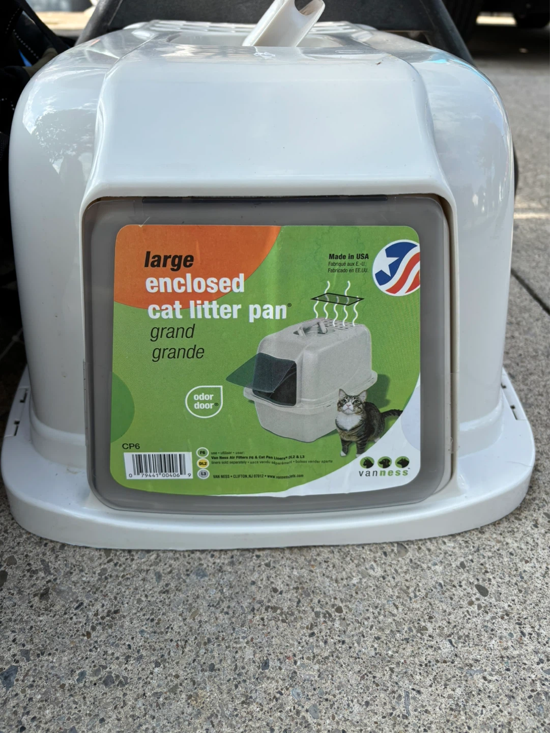 Vanness Large Enclosed Cat Litter Pan