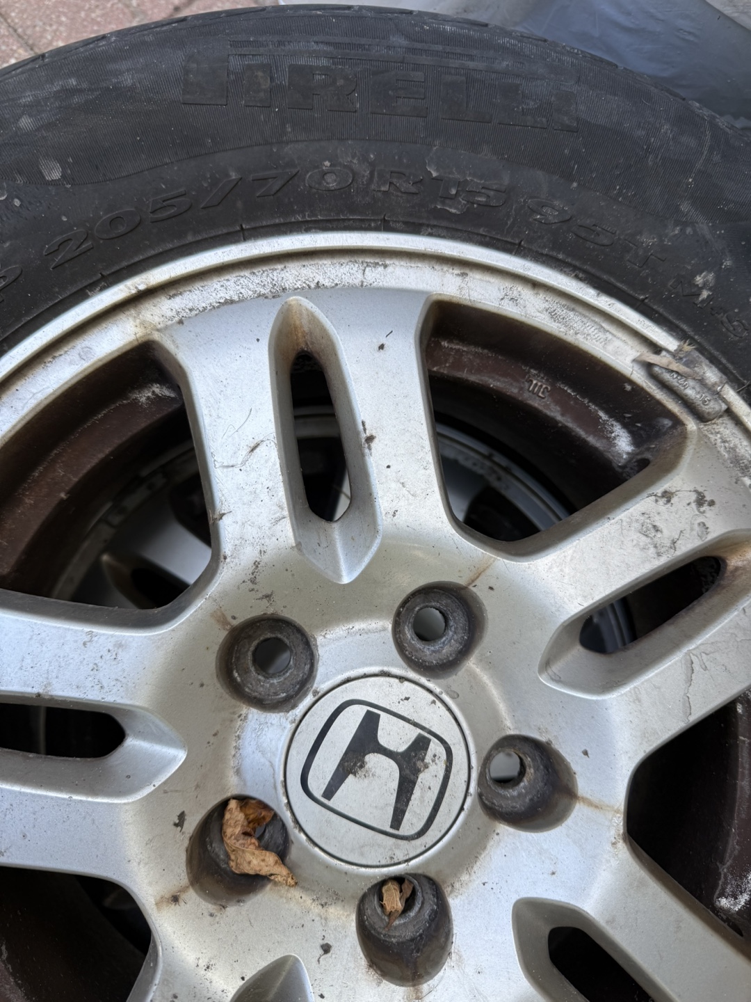 Honda Alloy Wheel with Tire - photo 2