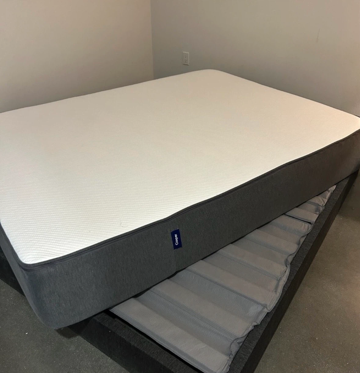 Casper Queen size mattress and foundation in excellent condition - photo 2
