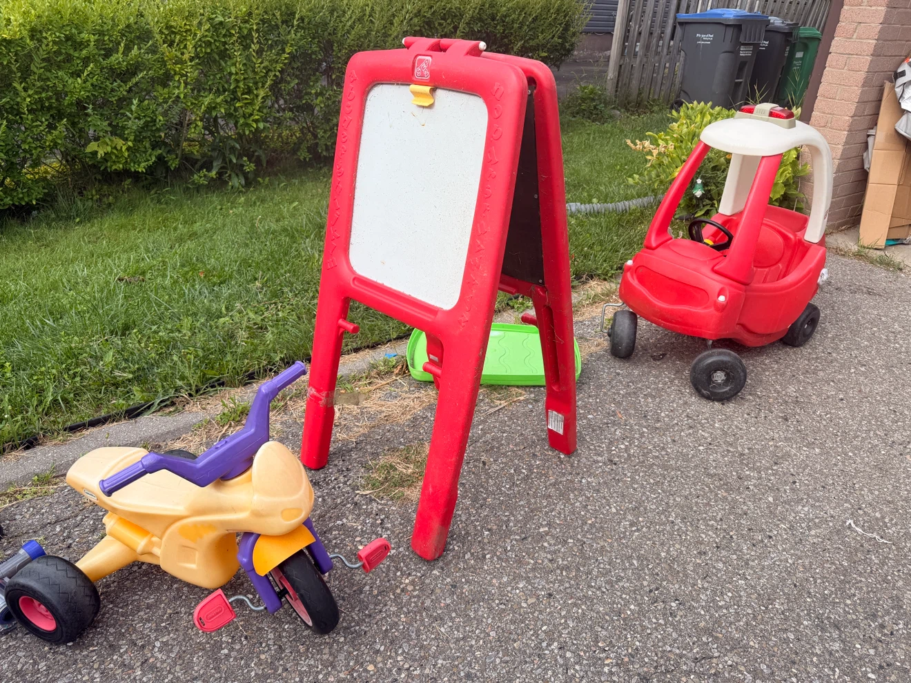 Little Tikes Cozy Coupe & Step2 Easel