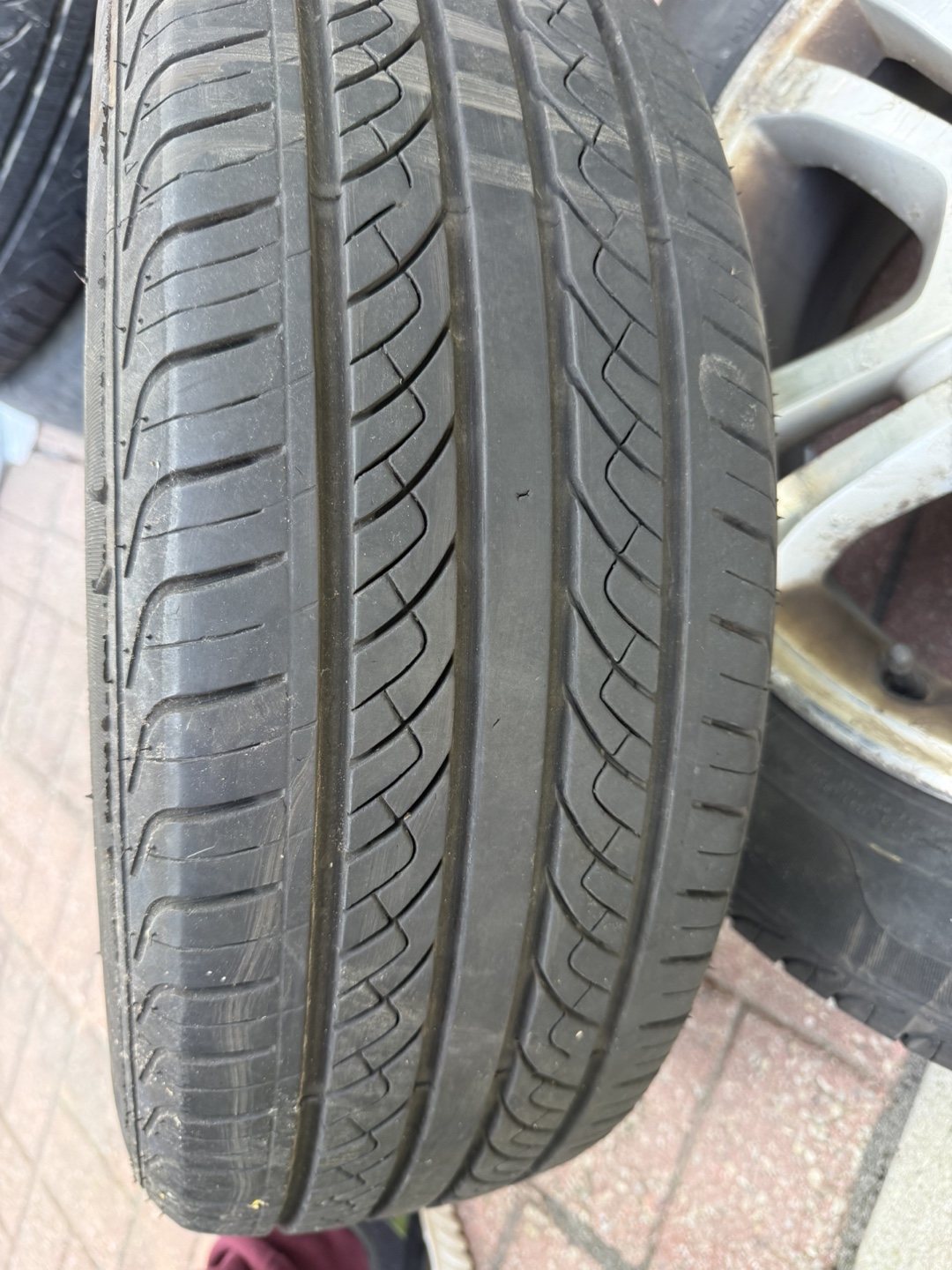 Goodyear Tires 205/60R16 92H and Honda civic alloy rim - photo 2