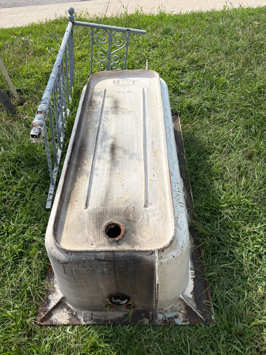 Vintage Cast Iron Bathtub - photo 2
