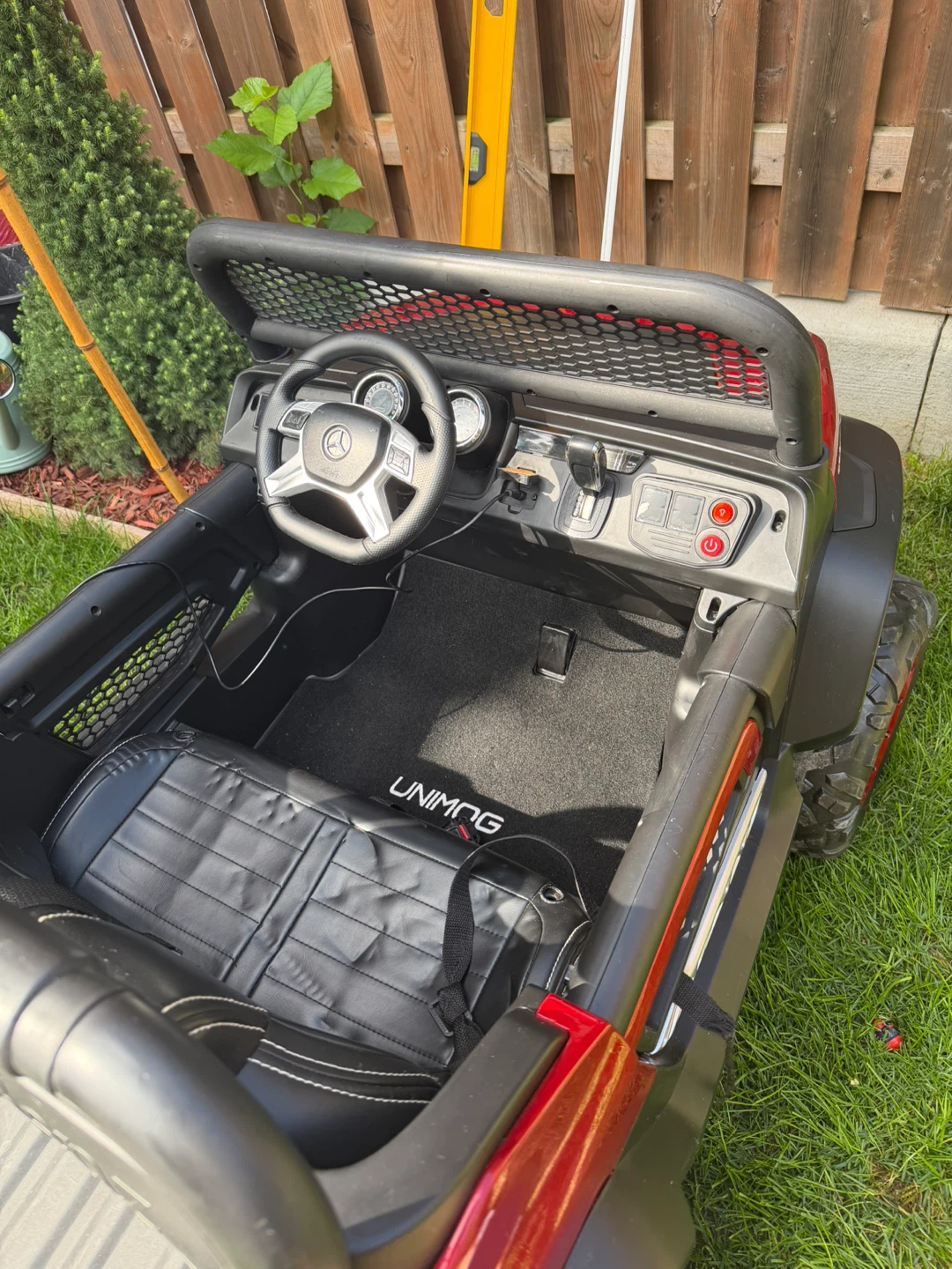 Large 24V Mercedes-Benz Unimog Two-Seater Ride-On - photo 5