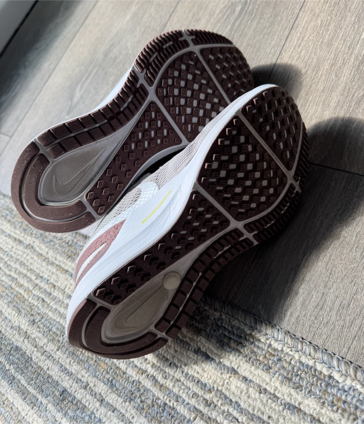 Nike Structure 25 Running Shoes (US 8.5 Women’s) - photo 4