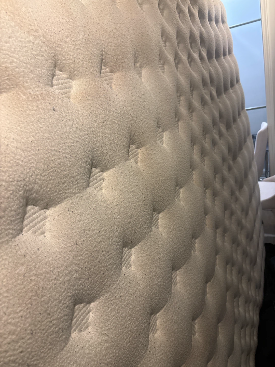 Koulabr king size mattress has coffee stain - photo 3