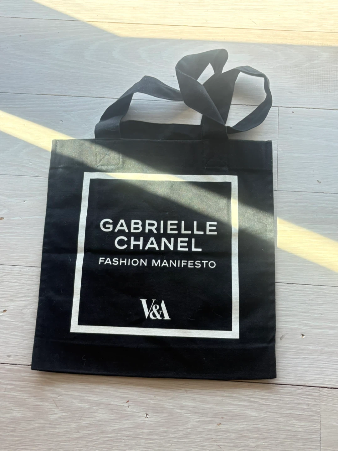 New Authentic CHANEL V&A Museum Exhibition Tote Black