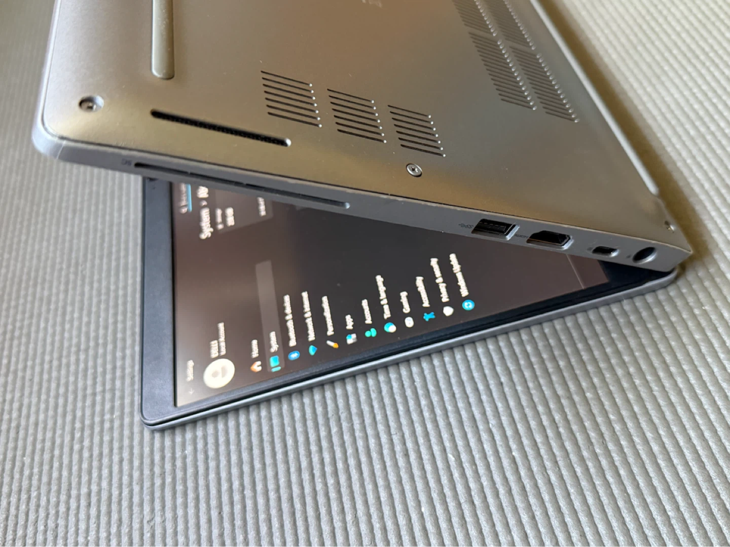 Dell Latitude 5310 Laptop - photo 3