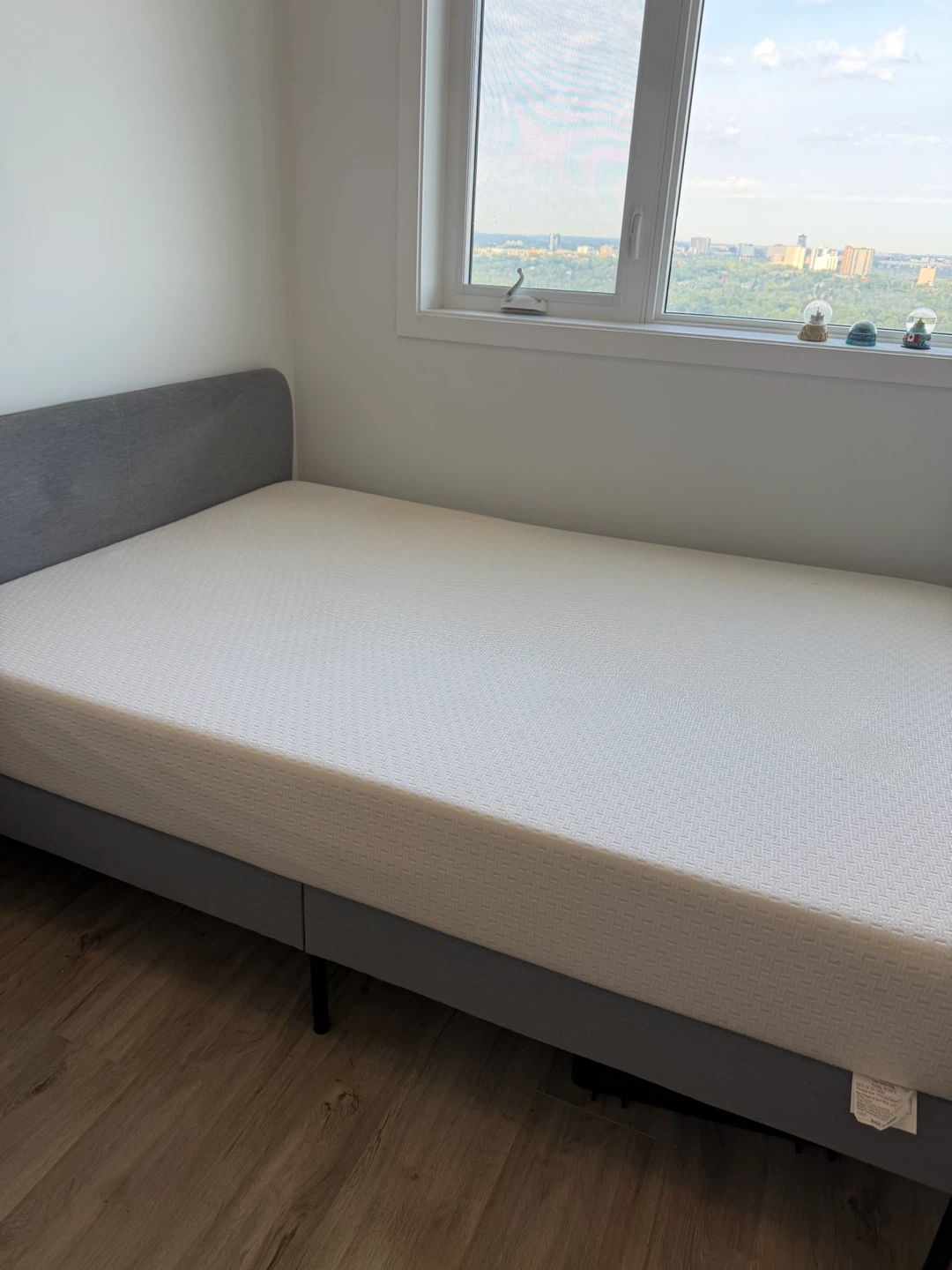Bed frame with Ashley Sleep Chime 8-inch Memory Foam Mattress