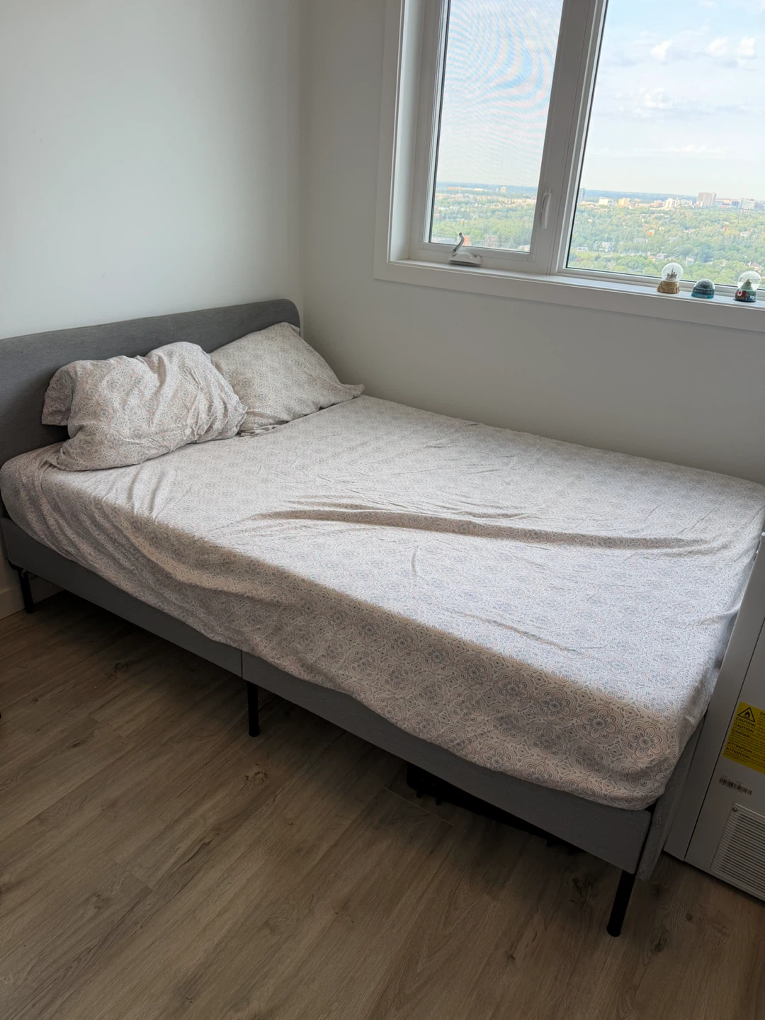 Bed frame with Ashley Sleep Chime 8-inch Memory Foam Mattress - photo 3
