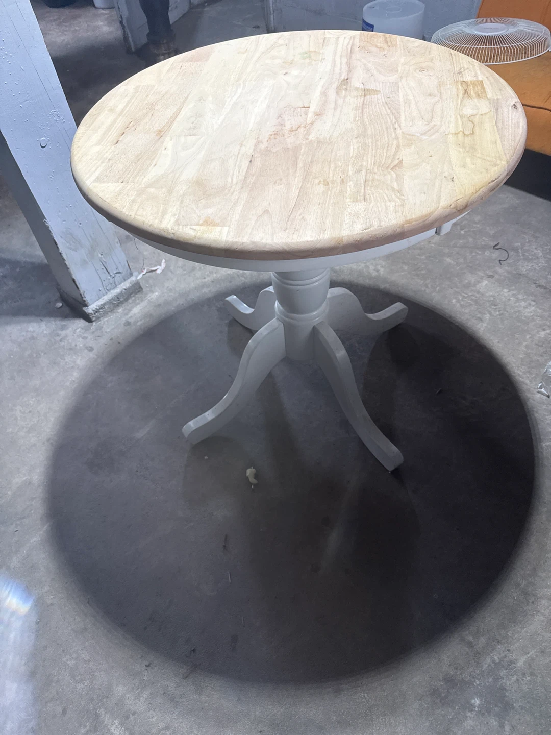 Round Pedestal Dining Table - photo 2