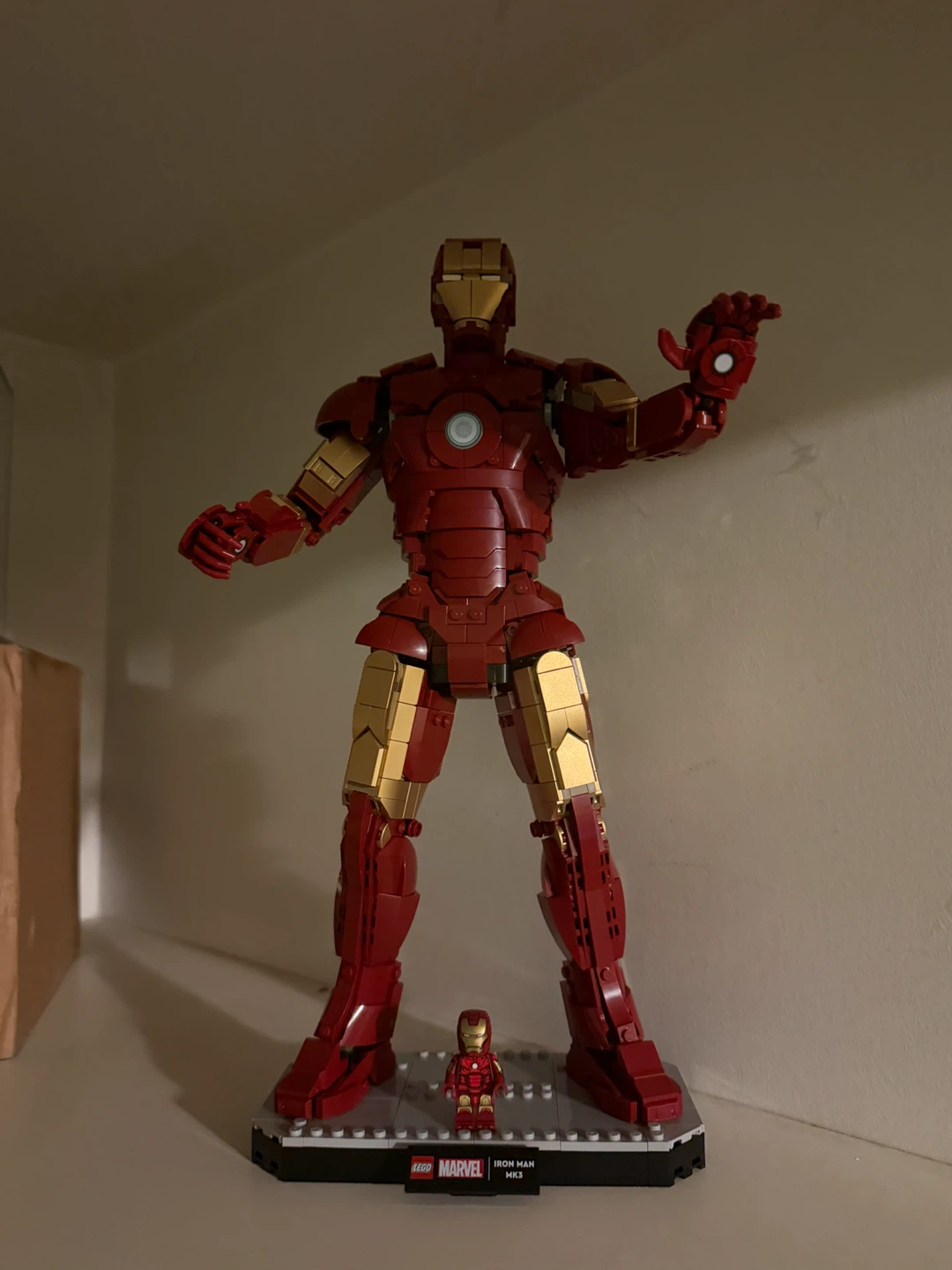 LEGO Marvel Iron Man MK3 Display Set