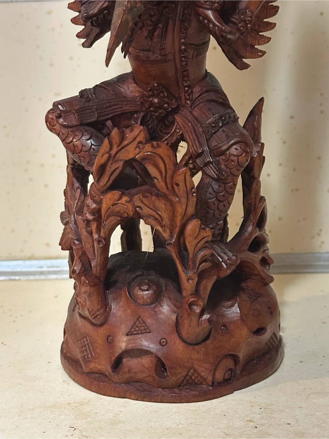 Vintage Balinese Wood Statue Vishnu Riding Garuda 11.75 - photo 4