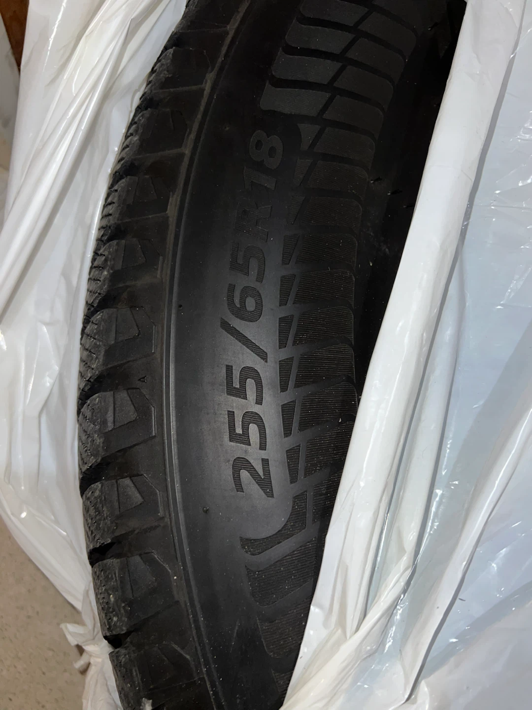 Motomaster Winter Tire 255/65R18