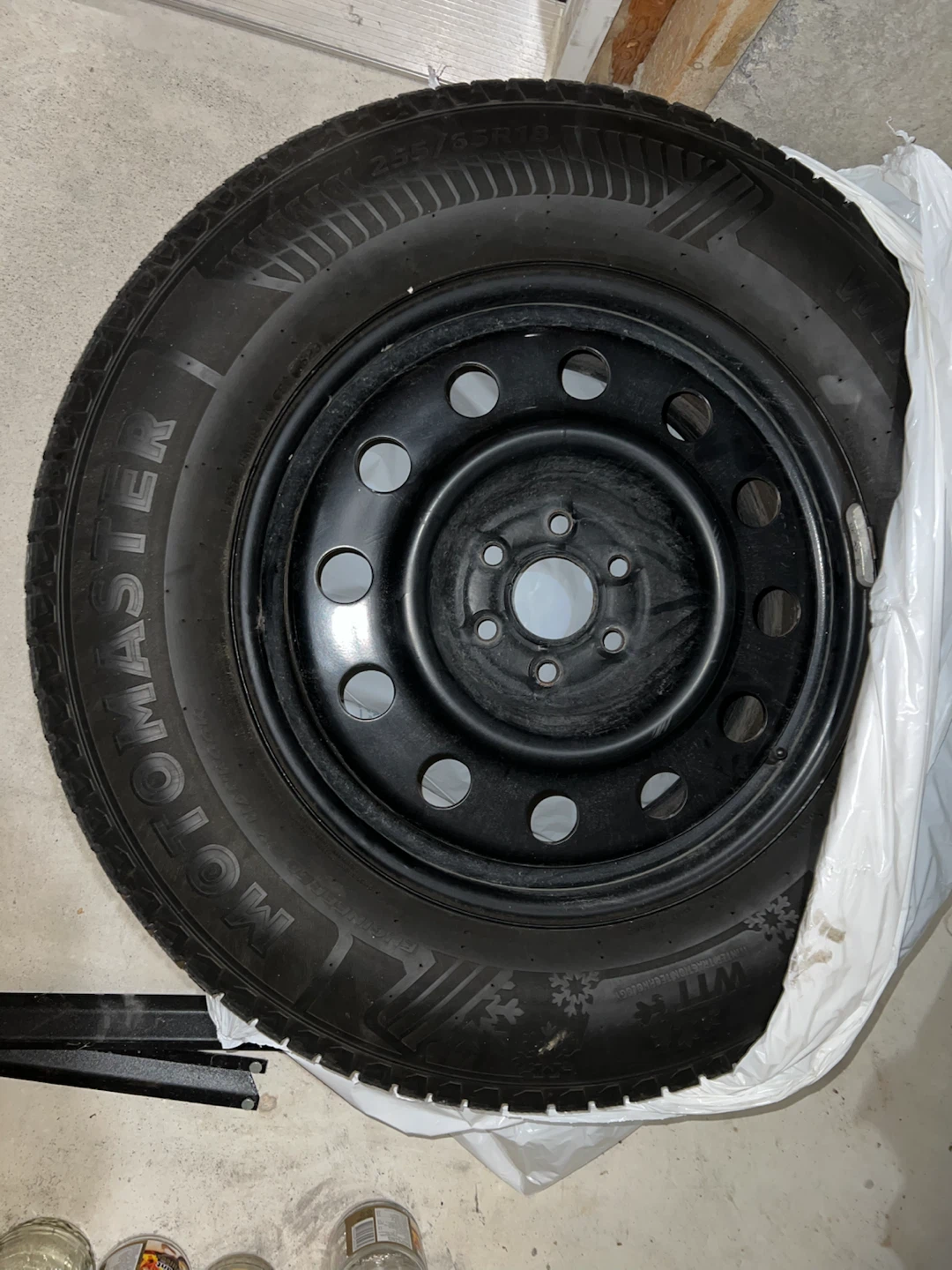 Motomaster Winter Tire 255/65R18 - photo 3