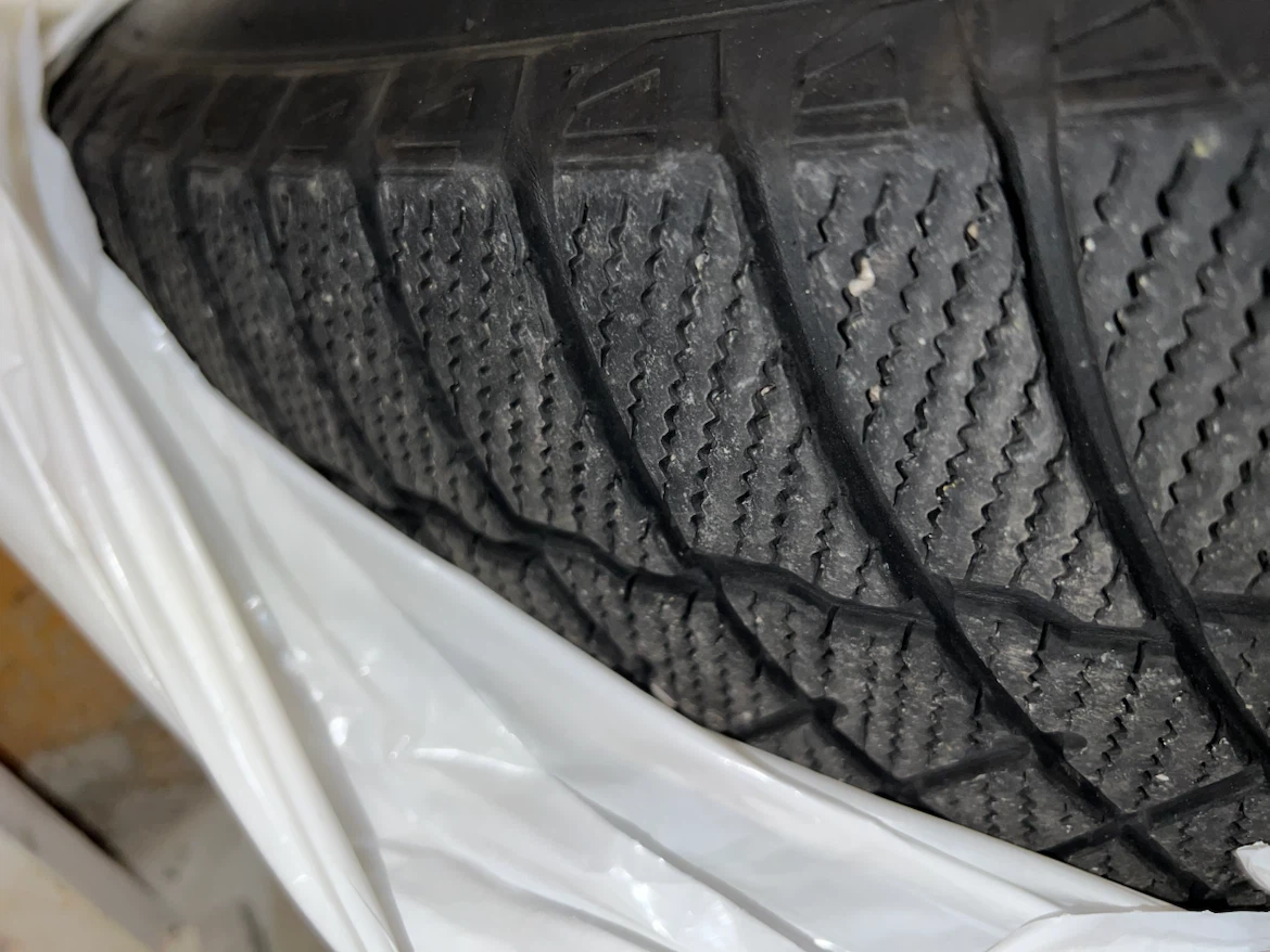 Motomaster Winter Tire 255/65R18 - photo 4