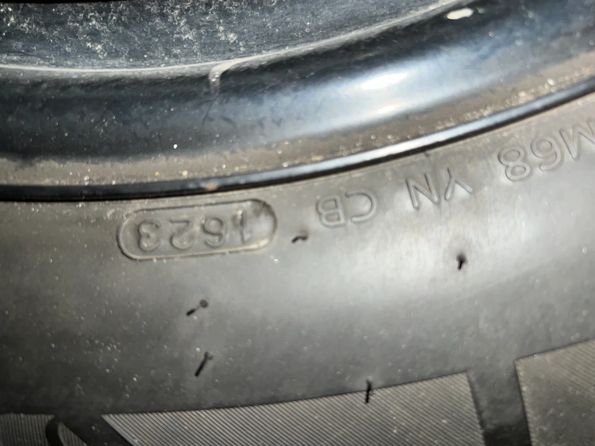 Motomaster Winter Tire 255/65R18 - photo 5