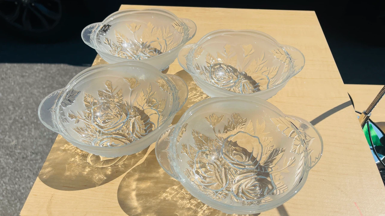 Set of 4 Frosted Glass Bowls with Rose Design