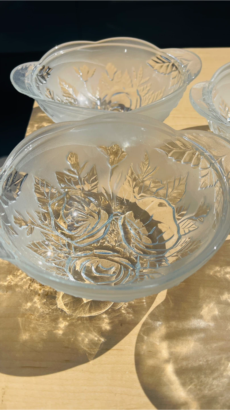 Set of 4 Frosted Glass Bowls with Rose Design - photo 3