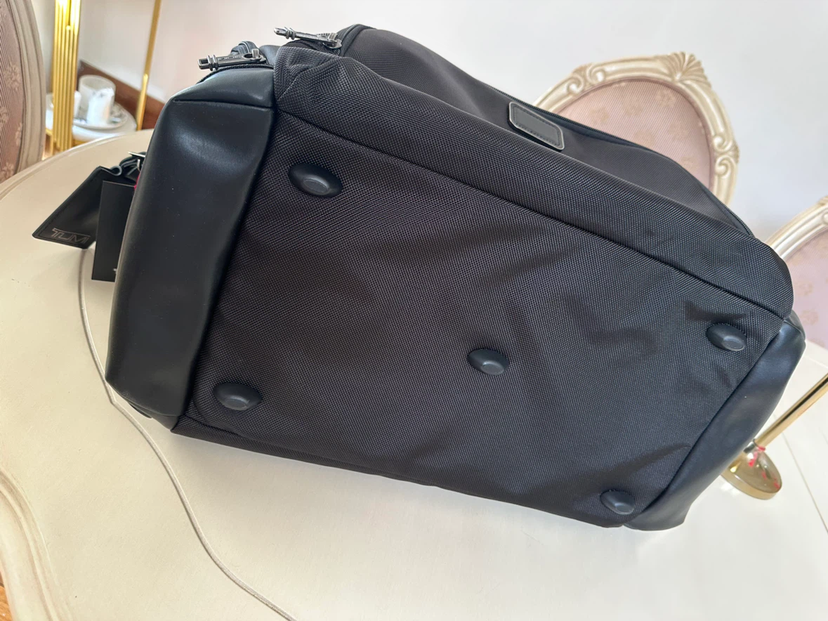 BRAND NEW Tumi Duffel Bag - photo 4