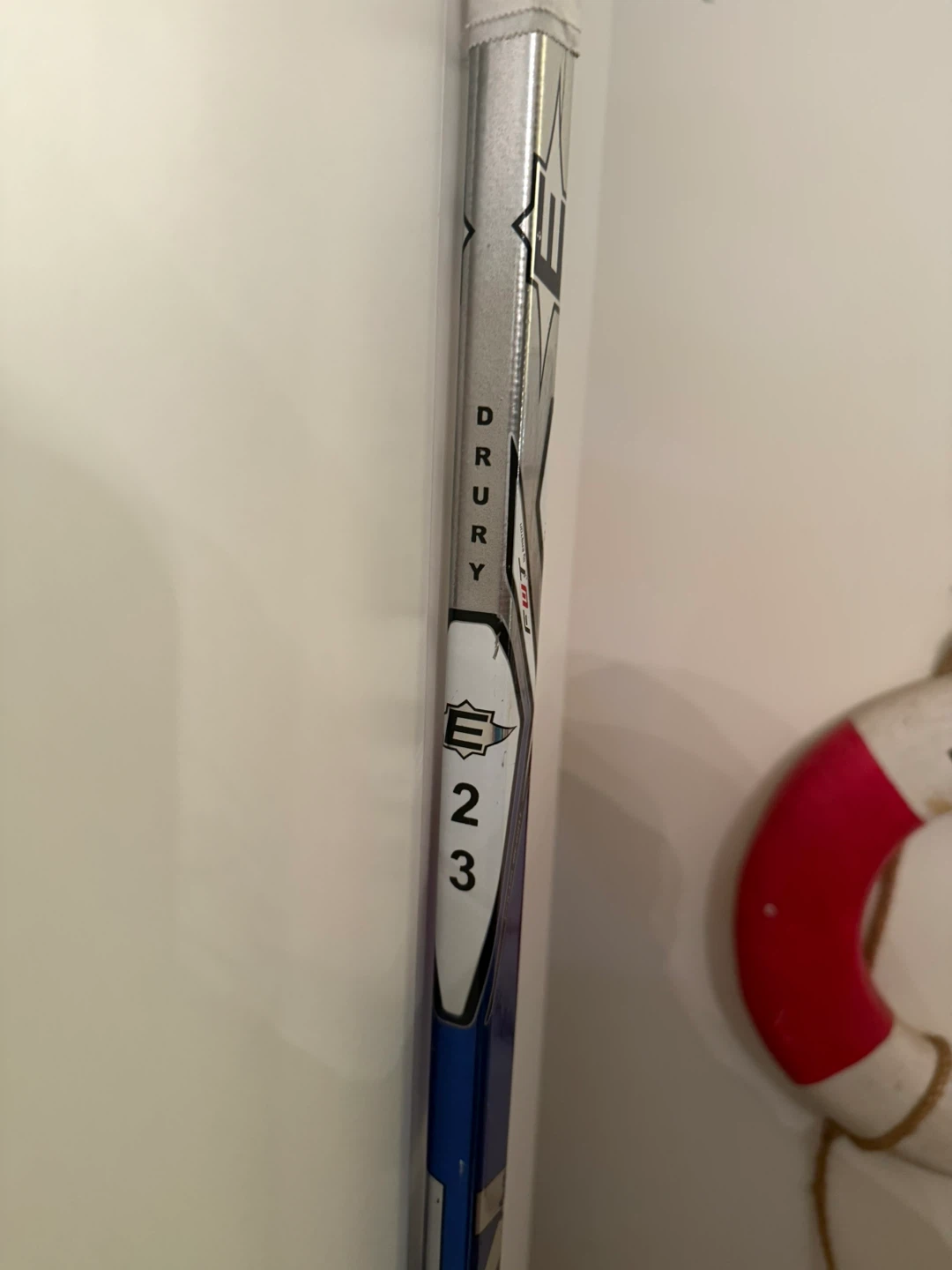 Game used and signed Easton Hockey Stick - Drury 23 - photo 3