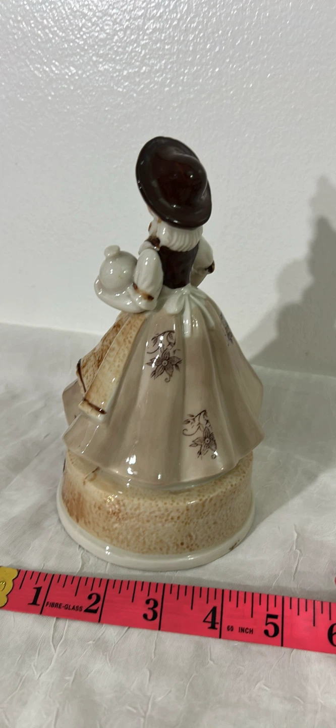 Vintage Ceramic Figurine - photo 4