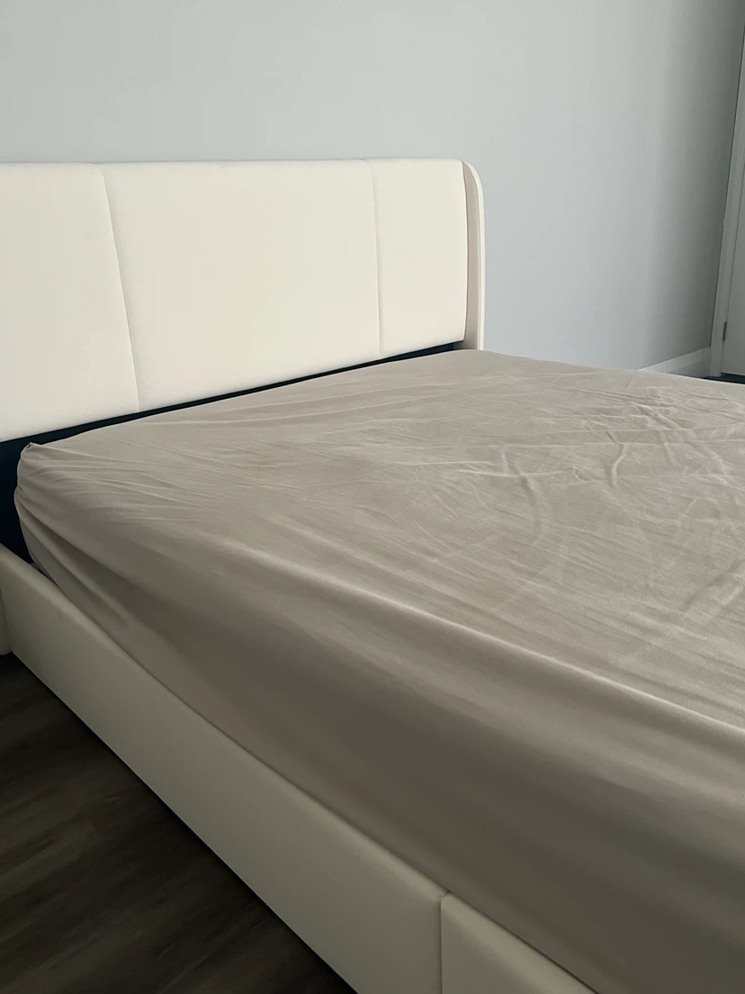 Wayfair bed with mattess $400 without mattress $300 - photo 2