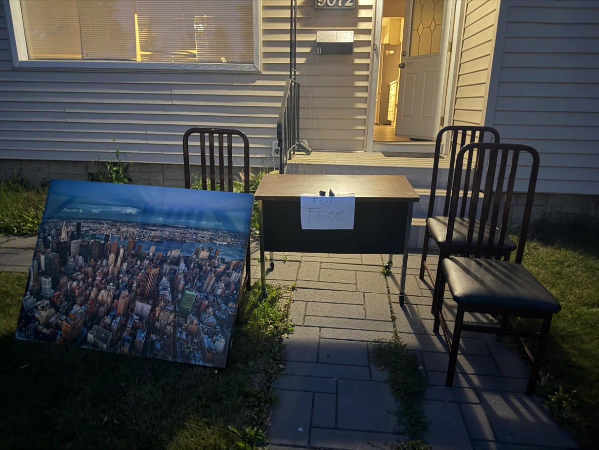 Large Canvas Print of Cityscape, Table and Chairs - photo 4